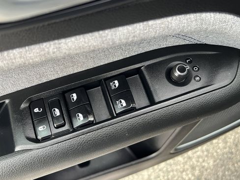 Used 2024 Jeep Compass Latitude image 19