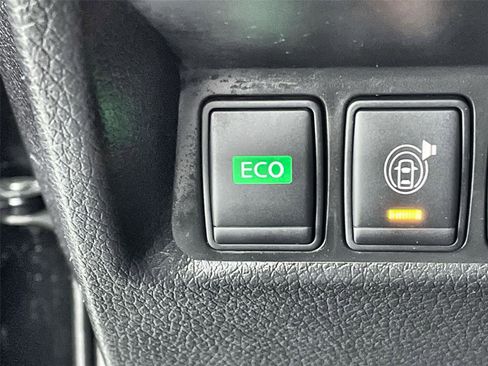 Used 2016 Nissan Rogue SV w/ SV Premium Package image 21