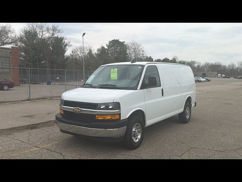 Used 2024 Chevrolet Express 2500 w/ Driver Convenience Package RWD image 2