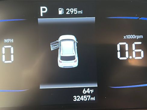 Used 2025 Hyundai Venue SEL FWD image 17