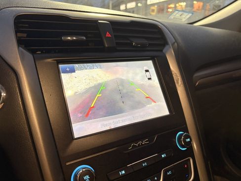 Used 2019 Ford Fusion SE image 22