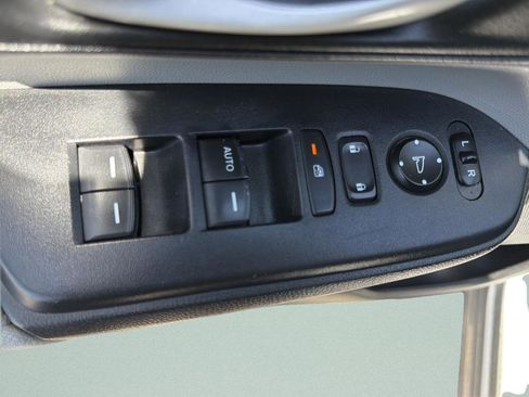 Used 2018 Honda CR-V LX image 19