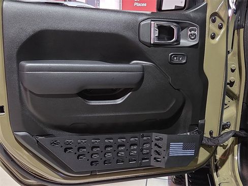 Used 2025 Jeep Wrangler Unlimited Rubicon image 15