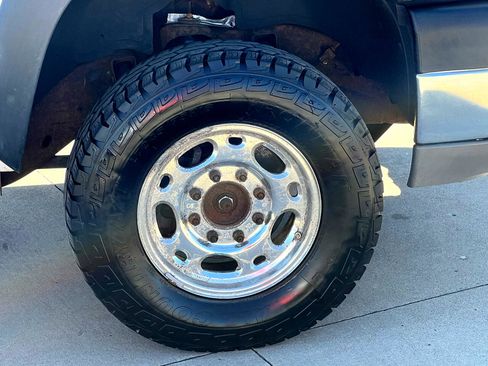 Used 2004 Chevrolet Silverado 2500 4x4 Regular Cab image 13