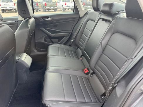 Used 2024 Volkswagen Jetta SE FWD image 10