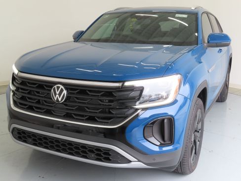New 2025 Volkswagen Atlas Cross Sport SE image 9