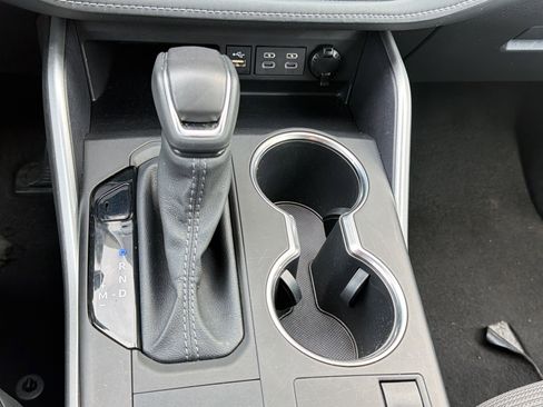 Used 2025 Toyota Highlander LE image 18