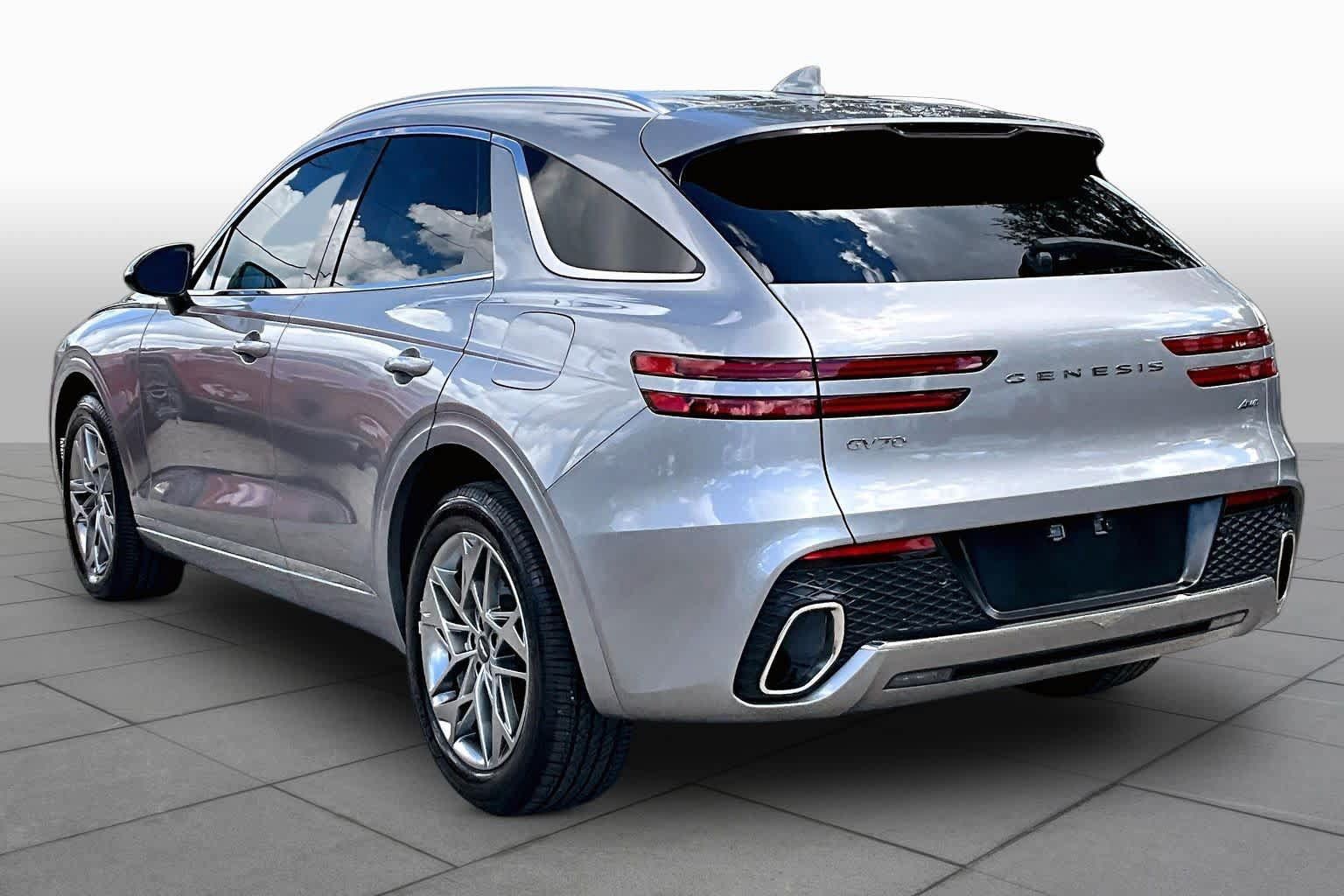 Used 2022 Genesis GV70 2.5T w/ Select Package AWD/4WD image 12
