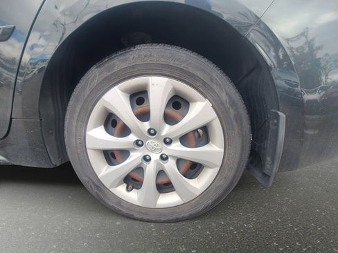 Used 2021 Toyota Corolla LE image 9