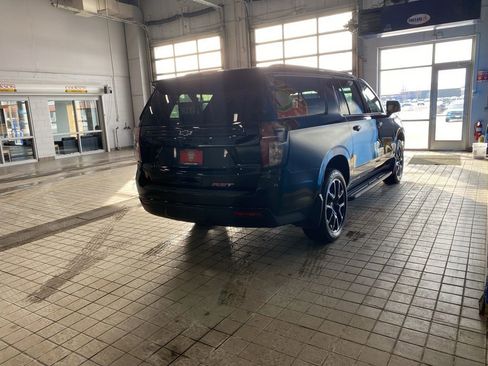 Used 2023 Chevrolet Suburban RST w/ Luxury Package image 18