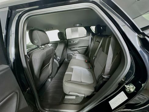 Used 2025 Chevrolet Blazer LT FWD image 26