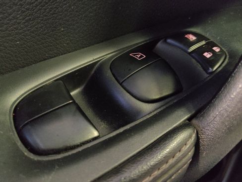 Used 2020 Nissan Rogue S AWD/4WD image 27