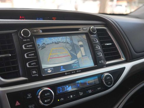 Used 2017 Toyota Highlander Limited Platinum FWD image 22