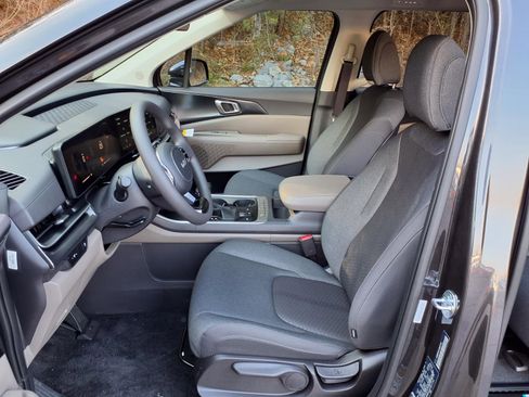 New 2026 Kia Carnival LX FWD image 5