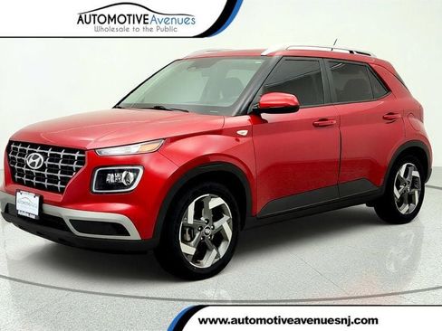 Used 2023 Hyundai Venue Limited FWD image 1