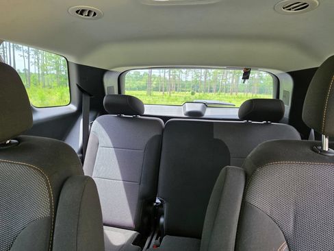 Used 2021 Chevrolet Traverse LT FWD image 18