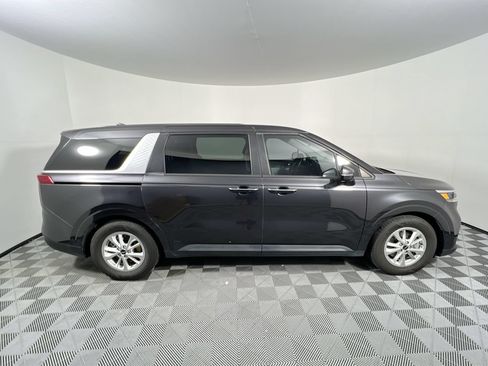 Used 2024 Kia Carnival LX FWD image 2