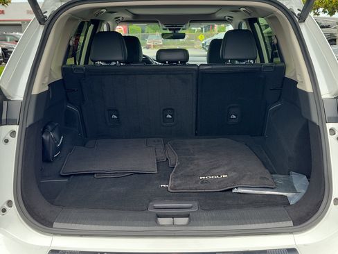 Certified 2024 Nissan Rogue SV w/ SV Premium Package FWD image 7