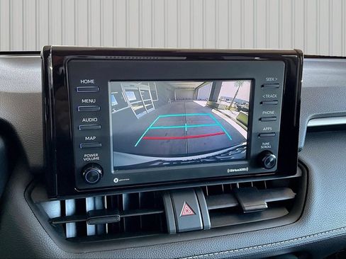 Used 2021 Toyota RAV4 LE FWD image 10