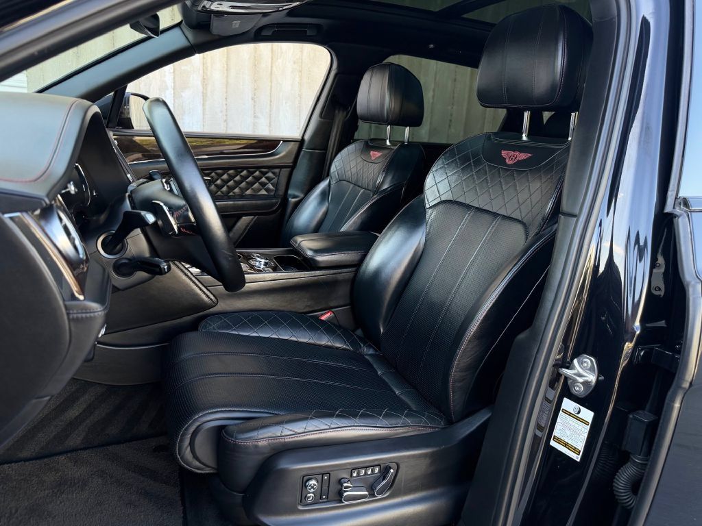 Used 2017 Bentley Bentayga AWD/4WD image 11