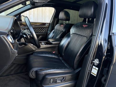 Used 2017 Bentley Bentayga AWD/4WD image 11
