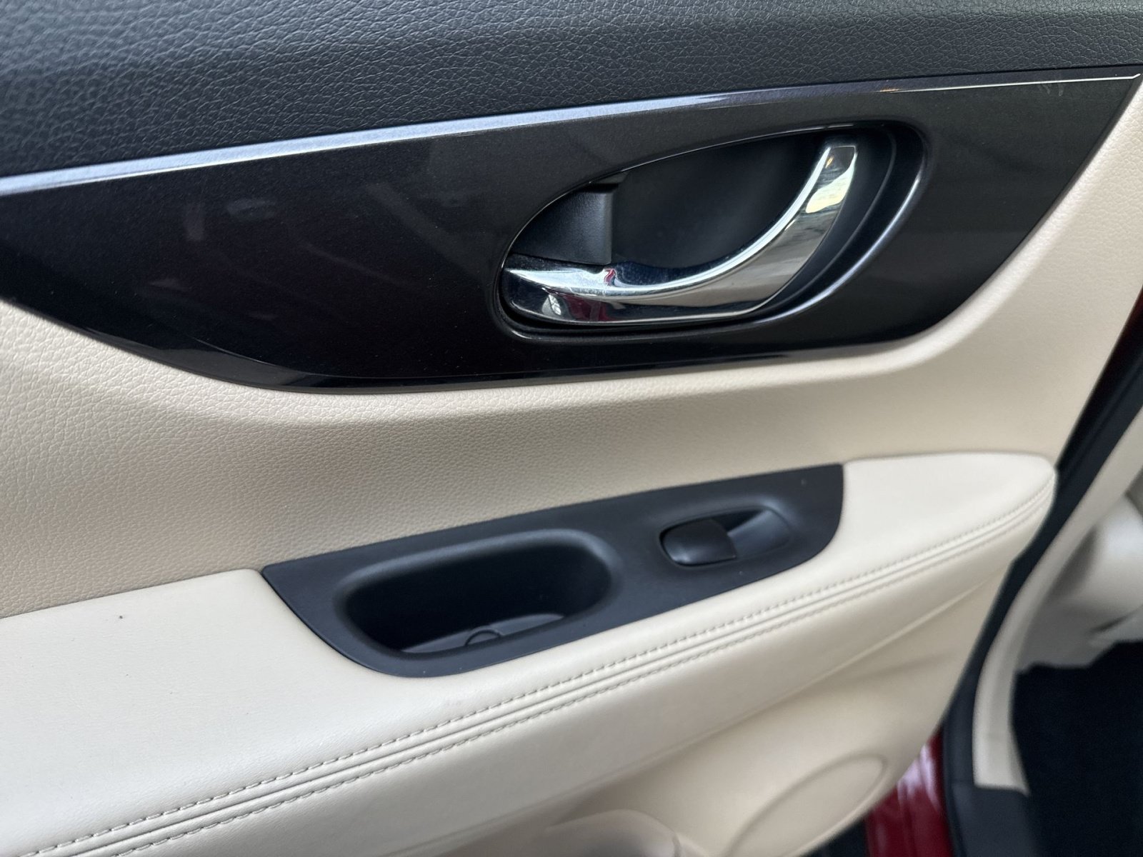Used 2018 Nissan Rogue SV AWD/4WD image 26