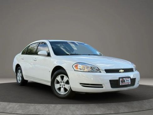 Used 2008 Chevrolet Impala LT FWD image 2