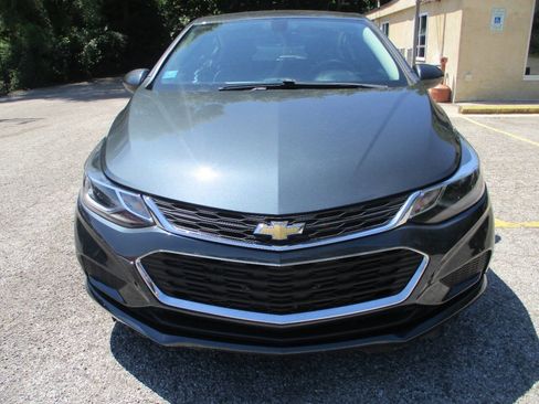 Used 2018 Chevrolet Cruze LT w/ Convenience Package FWD image 21