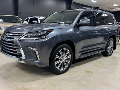 Used 2016 Lexus LX 570 4WD w/ Luxury Package image 2