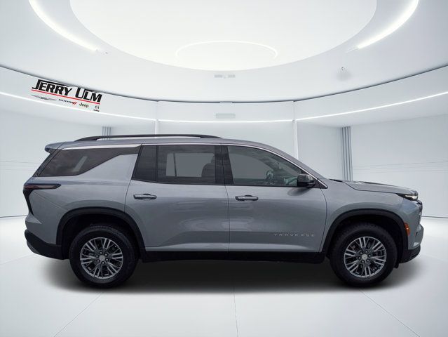 Used 2025 Chevrolet Traverse LT FWD image 2