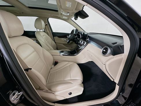 Used 2022 Mercedes-Benz GLC 300 4MATIC image 32