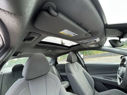 Used 2025 Hyundai Elantra SEL FWD image 27