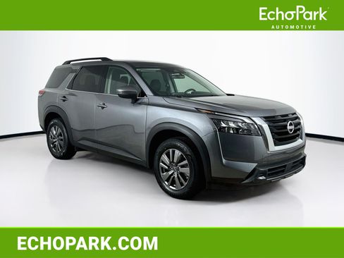 Used 2025 Nissan Pathfinder SV FWD image 1