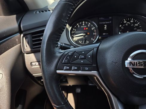 Used 2018 Nissan Rogue SV AWD/4WD image 26