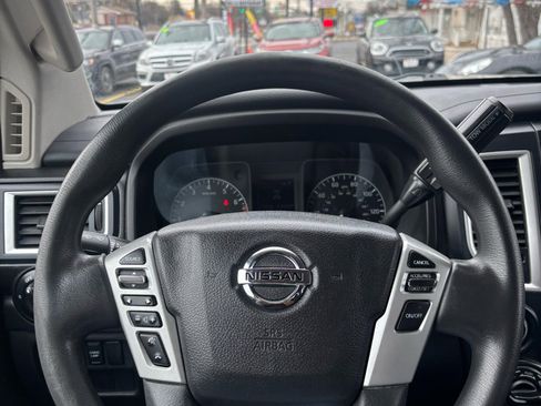 Used 2017 Nissan Titan S image 11