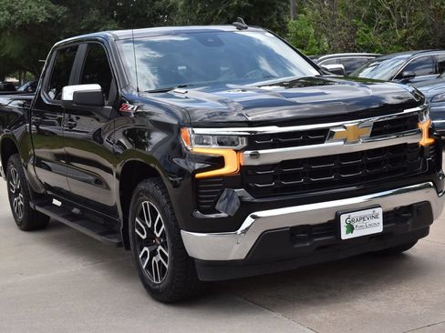Used 2023 Chevrolet Silverado 1500 LT AWD/4WD image 4