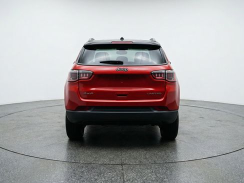 Used 2025 Jeep Compass Trailhawk image 7