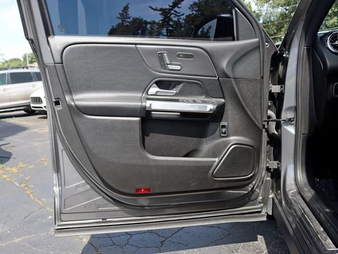 Used 2020 Mercedes-Benz GLB 250 4MATIC image 33