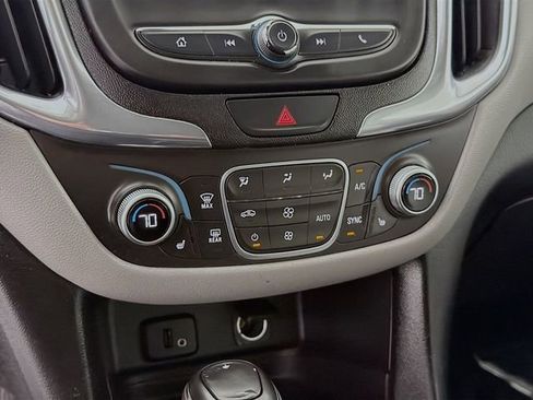 Used 2018 Chevrolet Equinox LT FWD image 16