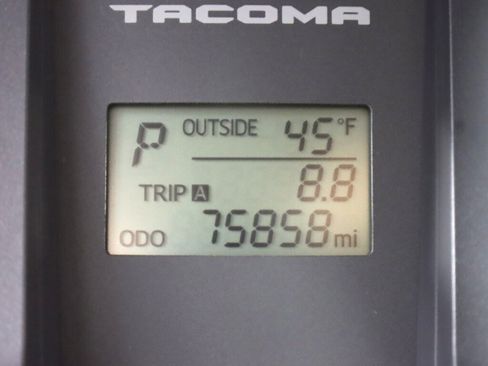 Used 2017 Toyota Tacoma SR image 14