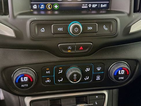 Used 2024 GMC Terrain SLE w/ Driver Convenience Package FWD image 18