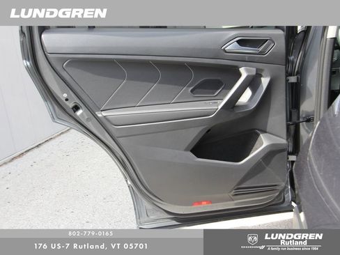 Used 2022 Volkswagen Tiguan SE AWD/4WD image 39