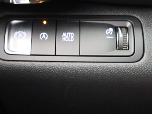 New 2026 Chevrolet Equinox LT w/ Safety and Technology Package FWD image 34