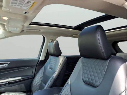 Used 2023 Ford Edge Titanium AWD/4WD image 17