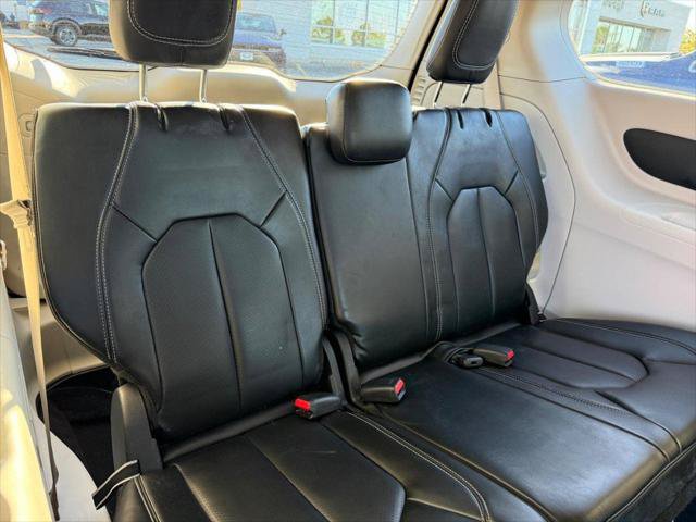 Certified 2024 Chrysler Pacifica Touring-L FWD image 8