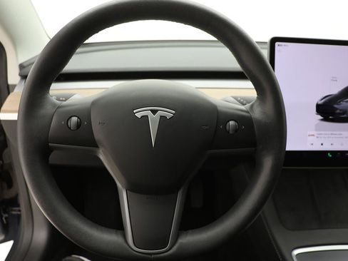 Used 2023 Tesla Model 3 Standard Range image 17