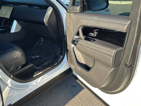 Used 2024 Land Rover Range Rover Long Wheelbase Autobiography image 49