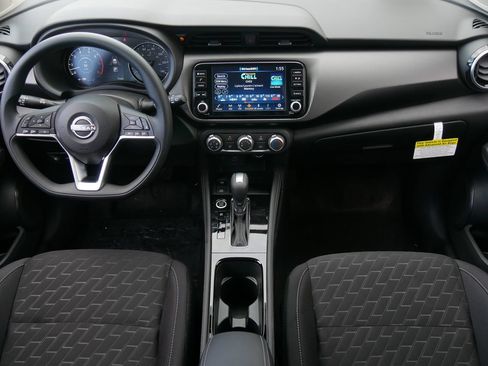 Used 2024 Nissan Kicks SV FWD image 11