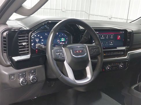 Used 2023 GMC Sierra 1500 SLE image 15