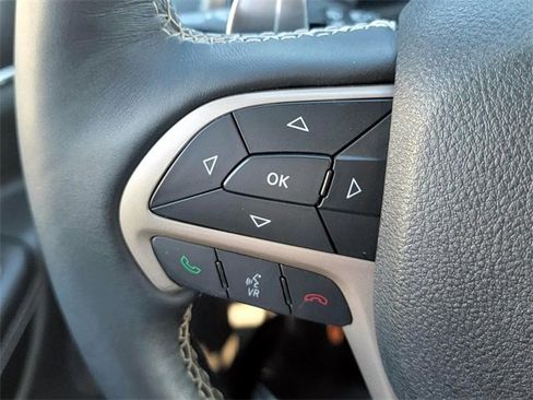 Used 2017 Jeep Grand Cherokee Limited w/ Luxury Group II image 19